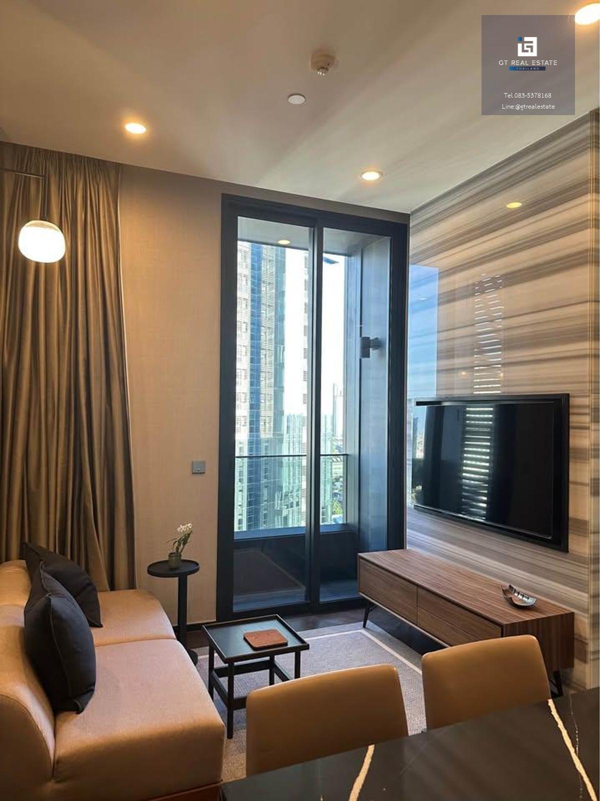 คอนโด The Esse Asoke เดินทางสะดวก ใกล้รถไฟฟ้าบีทีเอส มีรถรับส่ง ห้องสวย เฟอร์นิเจอร์ครบ พร้อมอยู่!!